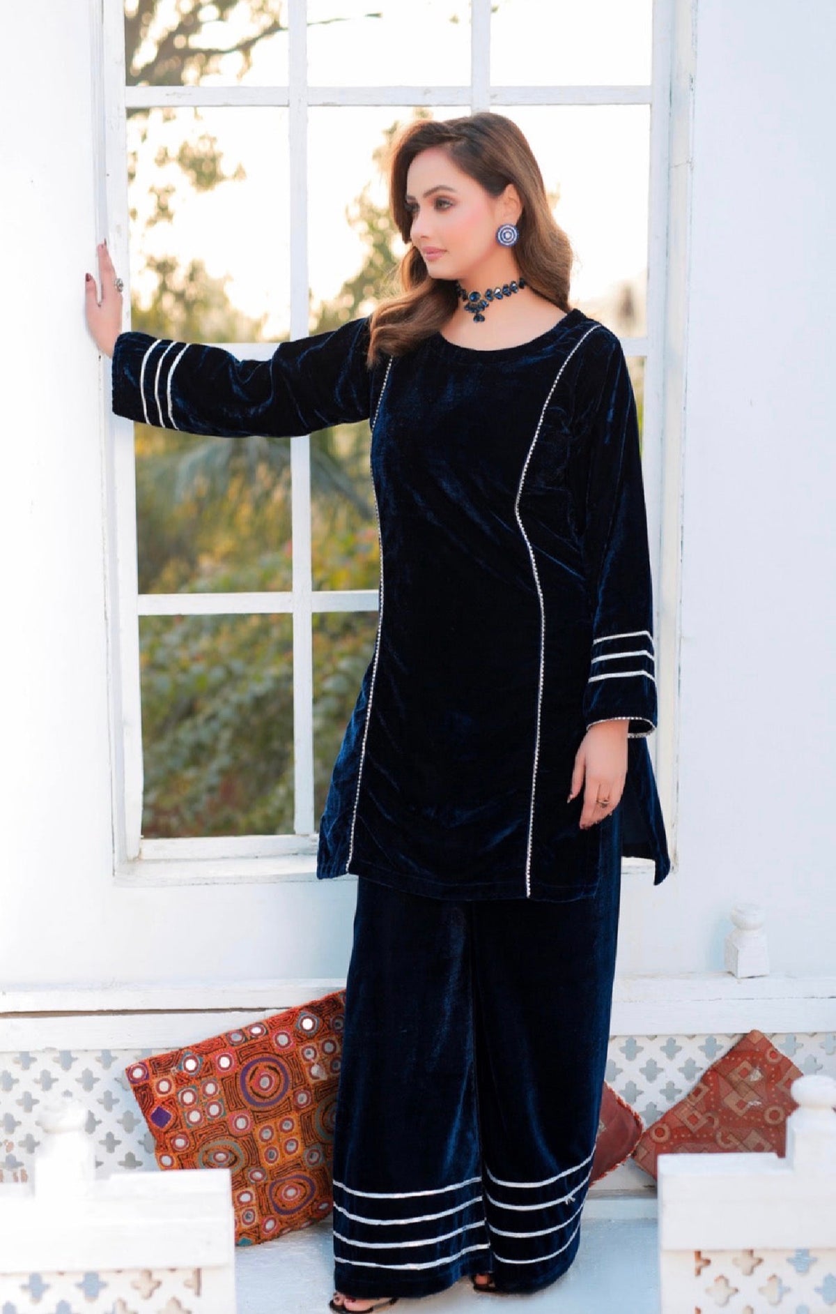 Brit 2 piece winter Valvet_81042 Pakistani ladies suit B836