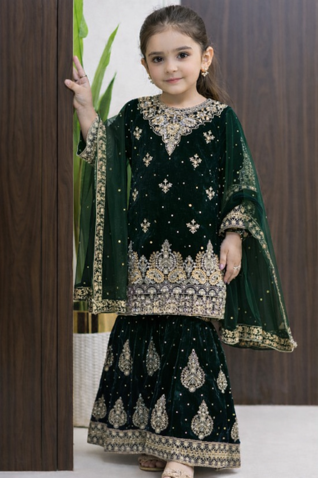 KIDS Brit 3 piece luxury Valvet_81042 Pakistani ladies suit B294