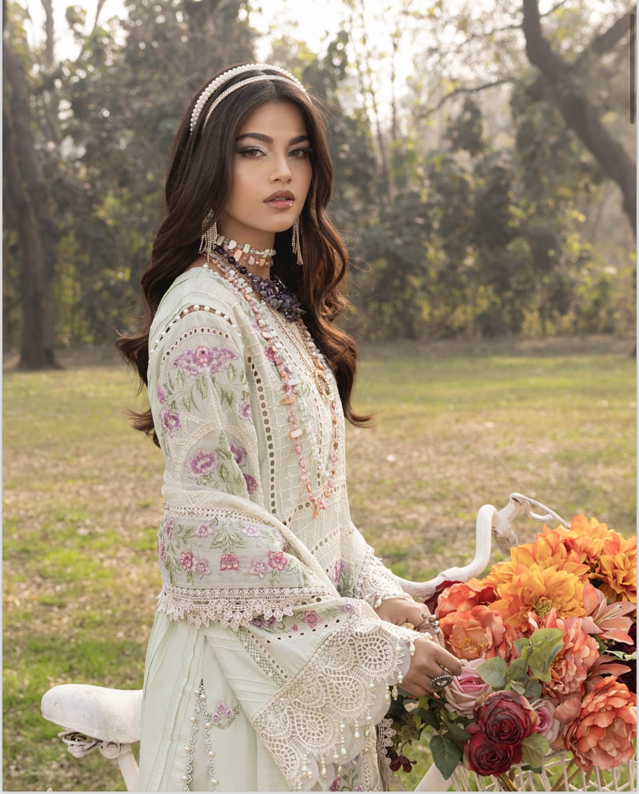TT 3 piece embroidery lawn _81042 Pakistani ladies suit B219