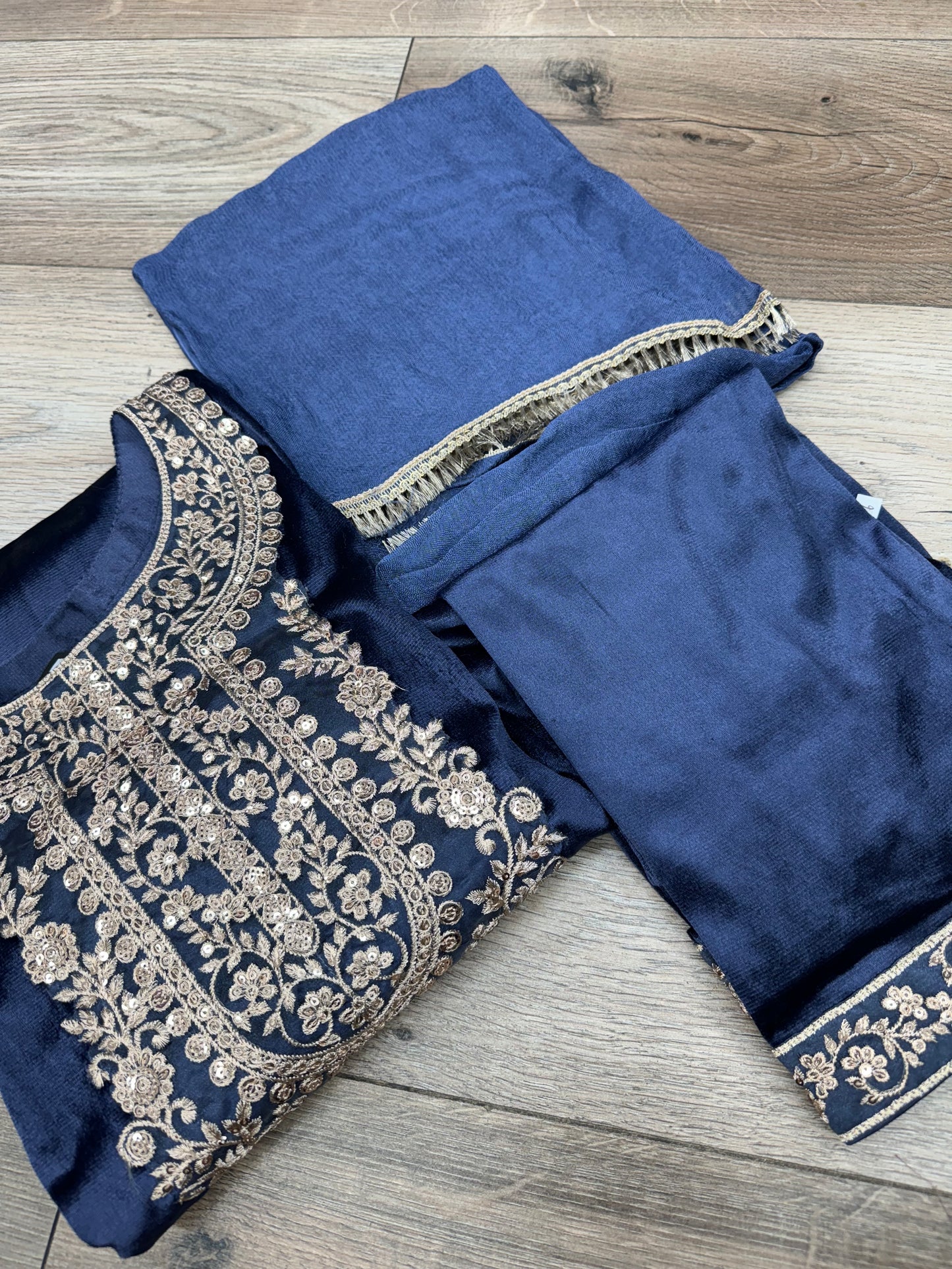 Brit 3 piece casual Valvet winter Pakistani ladies suit_B313