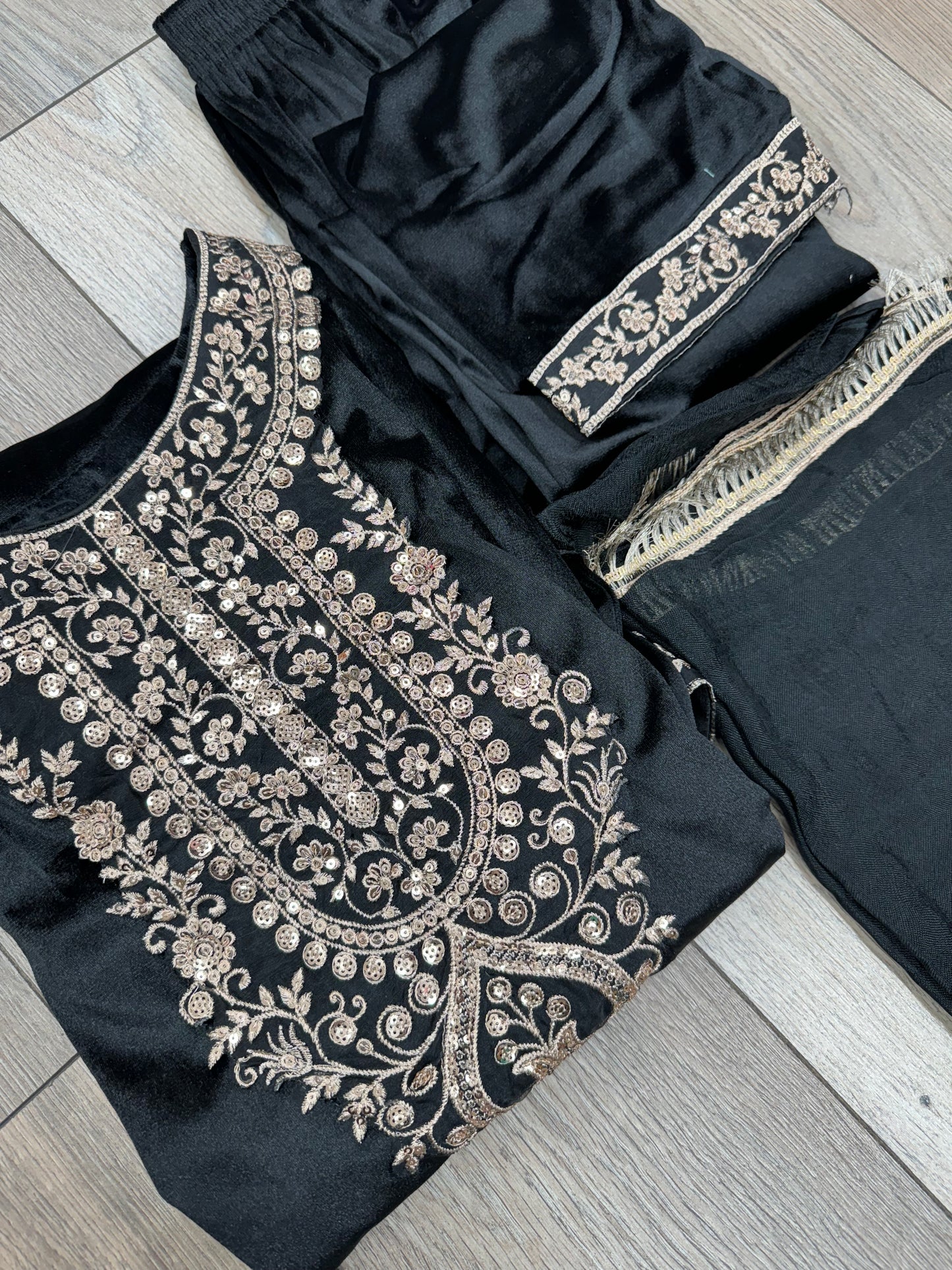 Brit 3 piece casual Valvet winter Pakistani ladies suit_B313