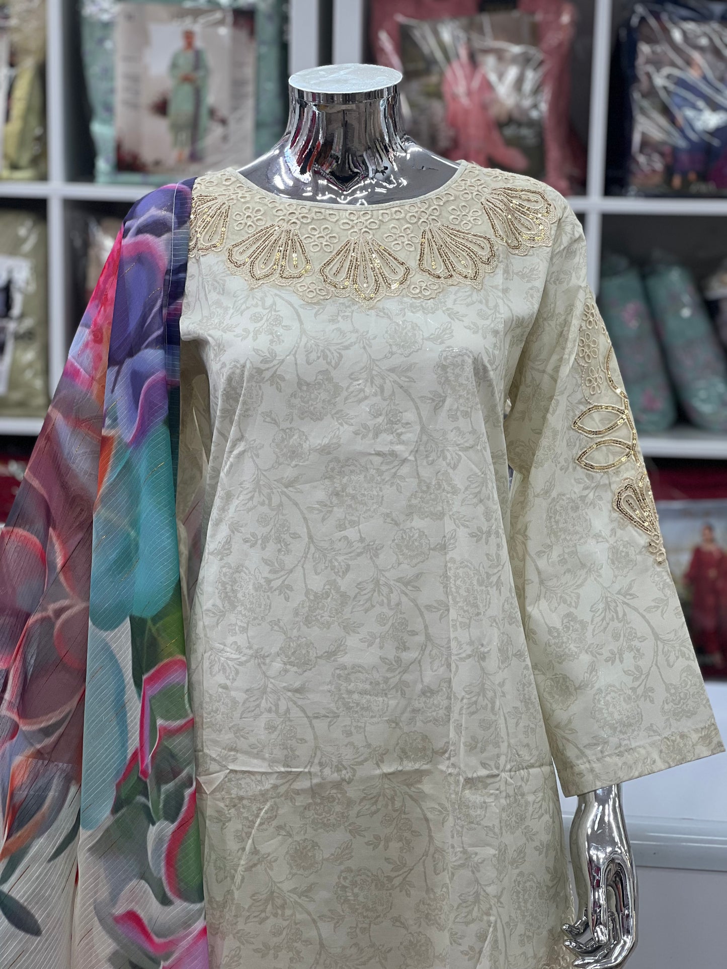 BRIT 3 piece LAWN_100305 ladies suit B158