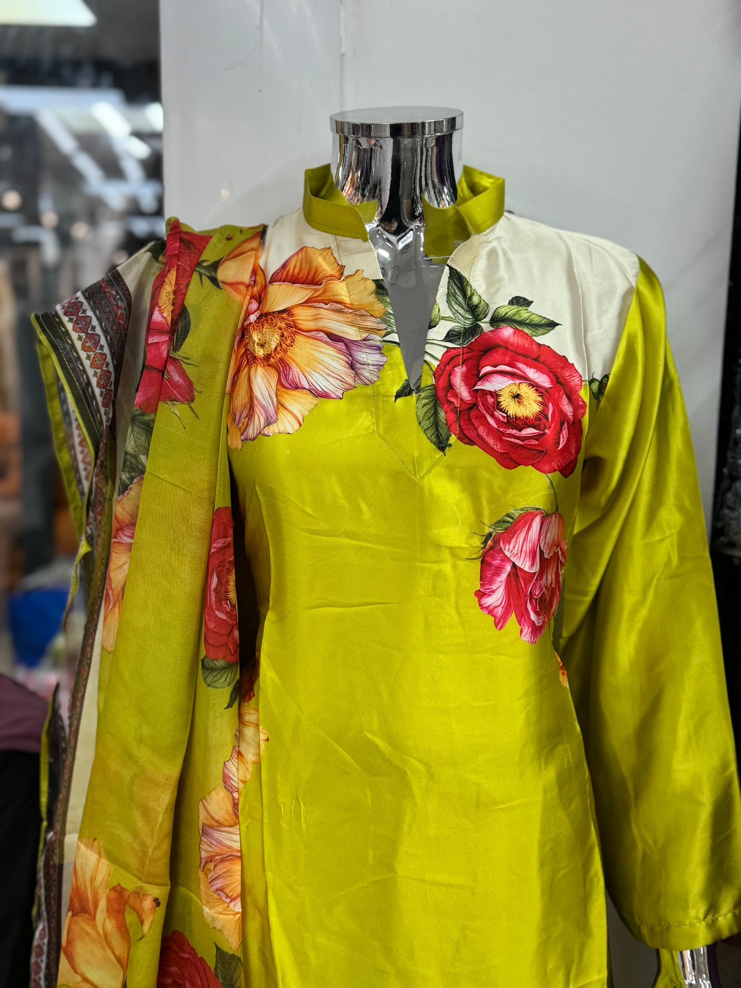 Brit 3 piece luxury Silk_81042 Pakistani ladies suit B197
