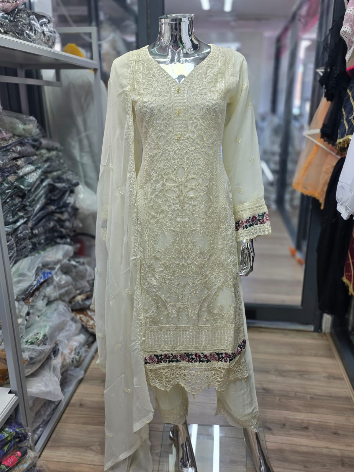Brit 3 piece luxury chiffon_81042 Pakistani ladies suit B238
